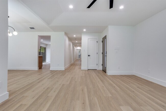 Building Photo - 202 Trellis Pl