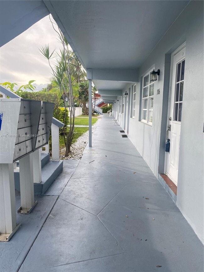 Building Photo - 701 Pine Dr