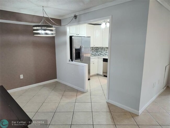 Foto del edificio - 9070 Lime Bay Blvd