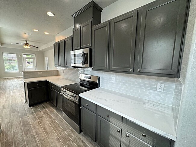Building Photo - 2440 Rusk St., Beaumont, TX 77702