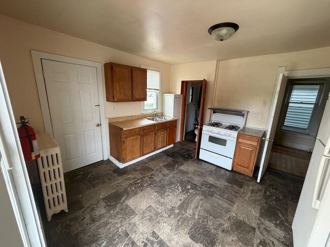 Building Photo - 454 N 28th St