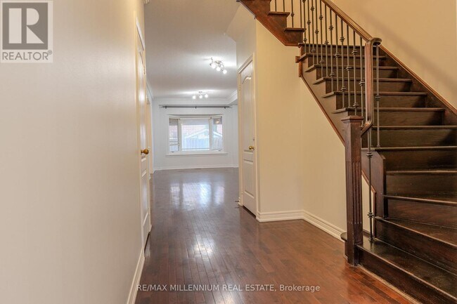 Building Photo - 150 Ozner Crescent