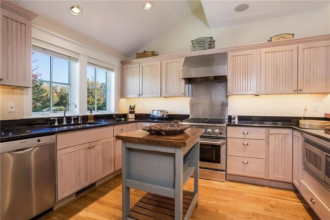 Building Photo - 47 Carnegie Heights Dr