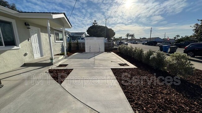 Foto del edificio - 1339 Newport Ave