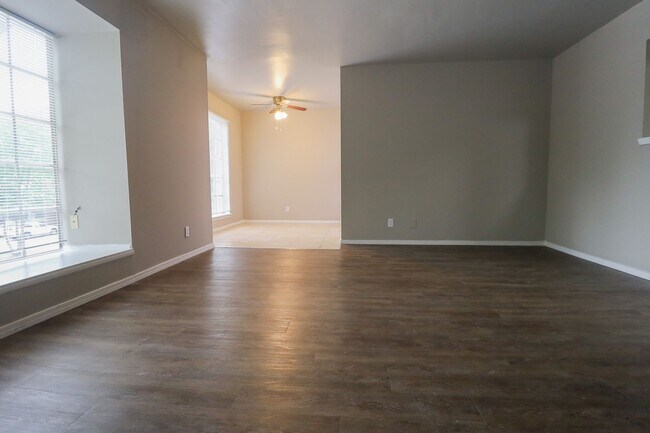 Foto del edificio - 2 Bed / 2 Bath Condo in Central Tulsa!