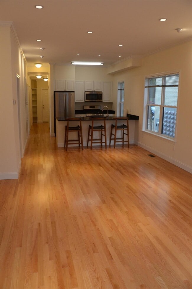 Building Photo - 15 Langdon St