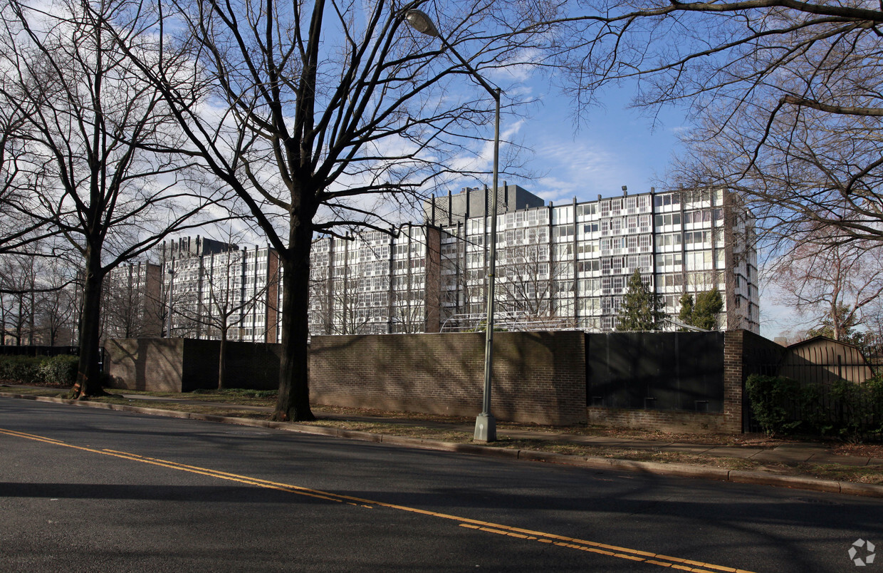 Primary Photo - River Park