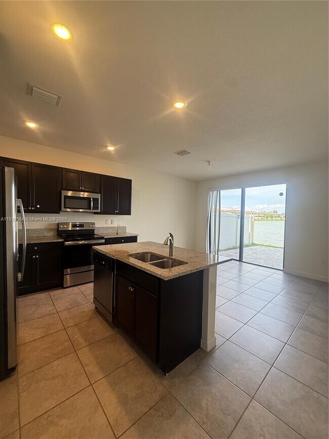 Foto del edificio - 10120 W 32nd Ln