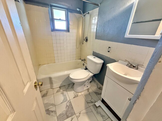 Foto del edificio - 472 60th St NW