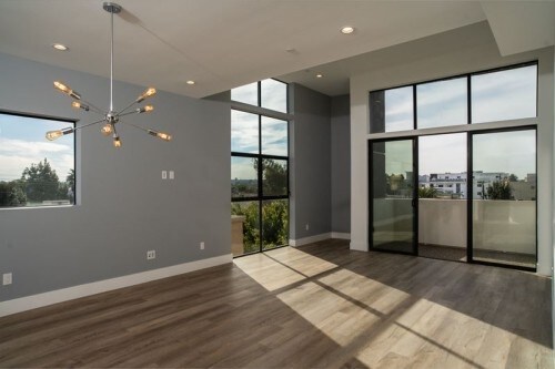 Foto del edificio - 4364 McLaughlin Ave
