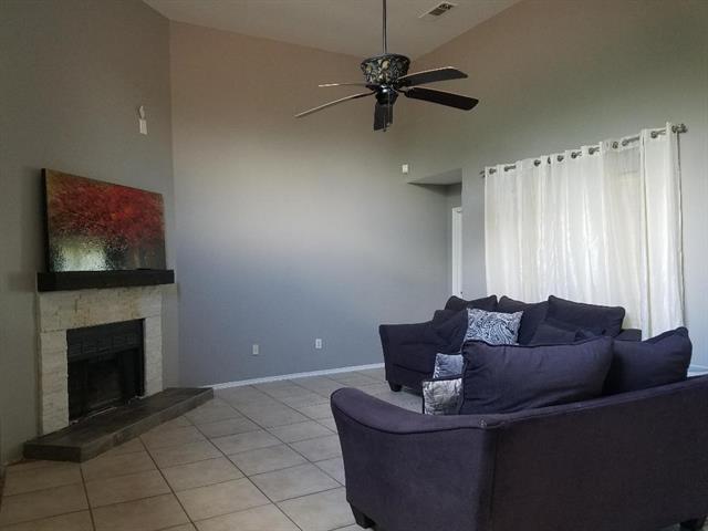 Foto del edificio - 8814 Pine Forest Dr