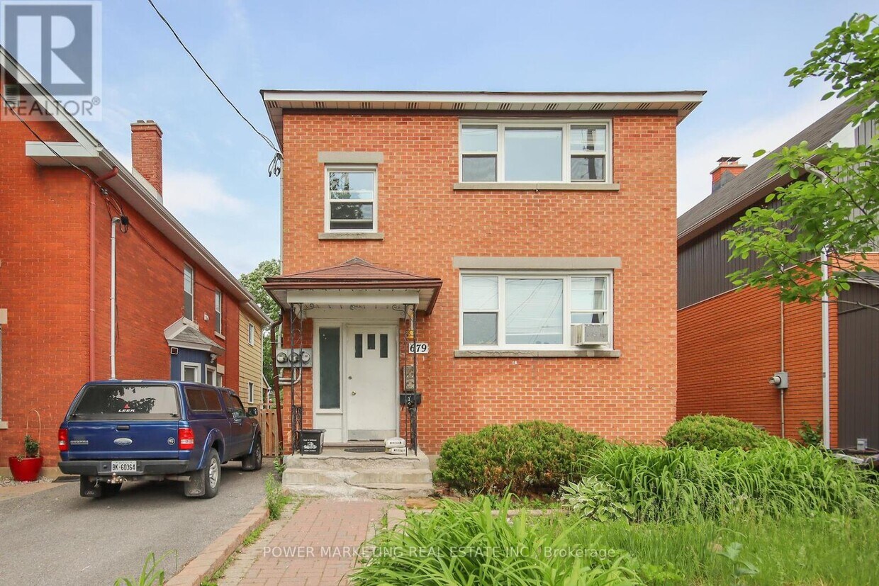 Primary Photo - 679-679 Roosevelt Ave