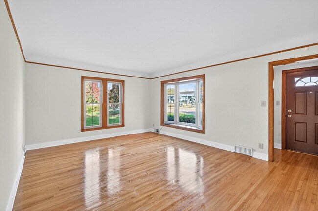 Foto del edificio - 1049 Sterling St N