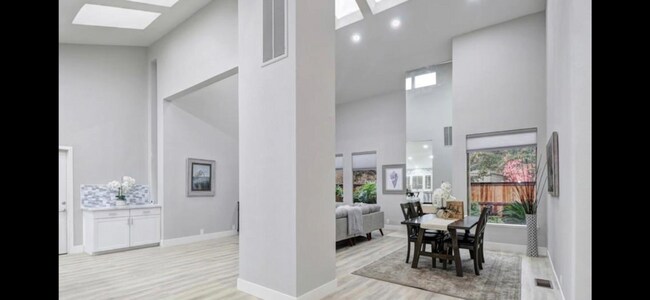 Foto del edificio - Spacious and beautiful 3 bedroom 2 bath ho...
