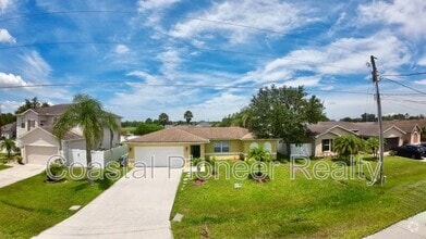 Building Photo - 724 Versailles Ln
