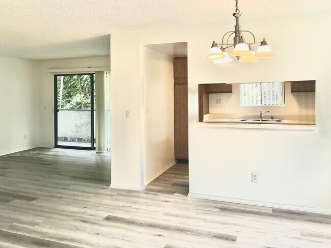Pass through kitchen counter - 5263 Corteen Pl