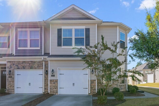 Foto del edificio - **Spacious 3/2.5 Townhome in Durham**