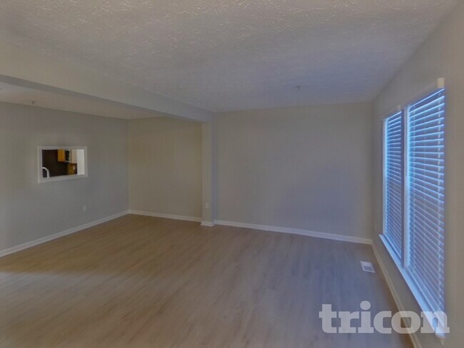 Foto del edificio - 9845 Bayline Cir