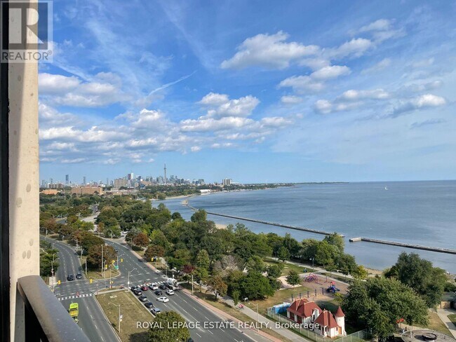 Photo du bâtiment - 1928 Lake Shore Blvd W
