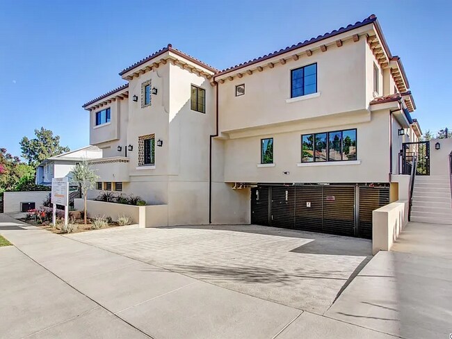 Foto del edificio - 2218 Montrose Ave