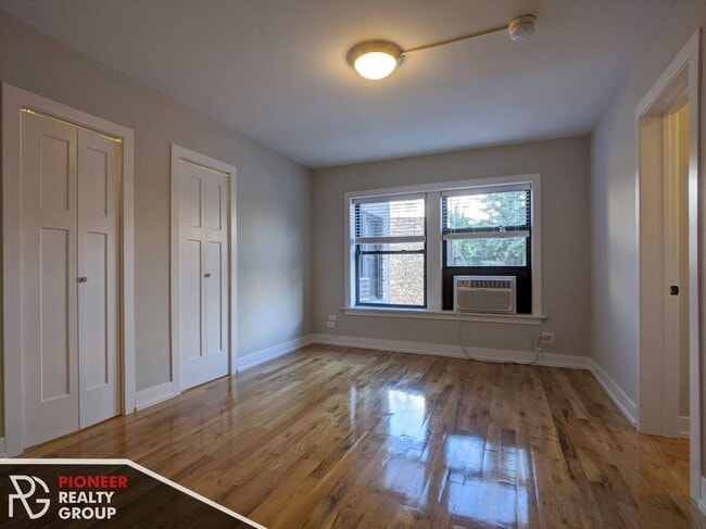 Building Photo - 550 W Arlington Pl