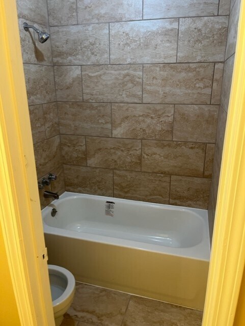 Building Photo - 3909 Robin Hill Dr