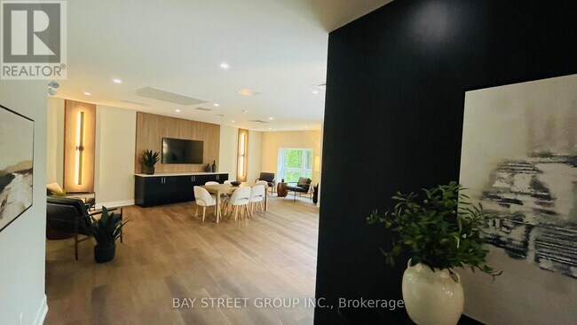 Photo du bâtiment - 1100 Lackner Pl