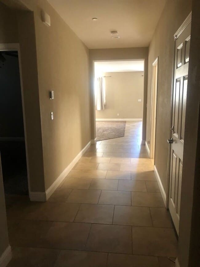 Foto del edificio - 893 Clearwater Creek Blvd