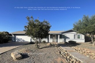 Building Photo - 892 E Erie St