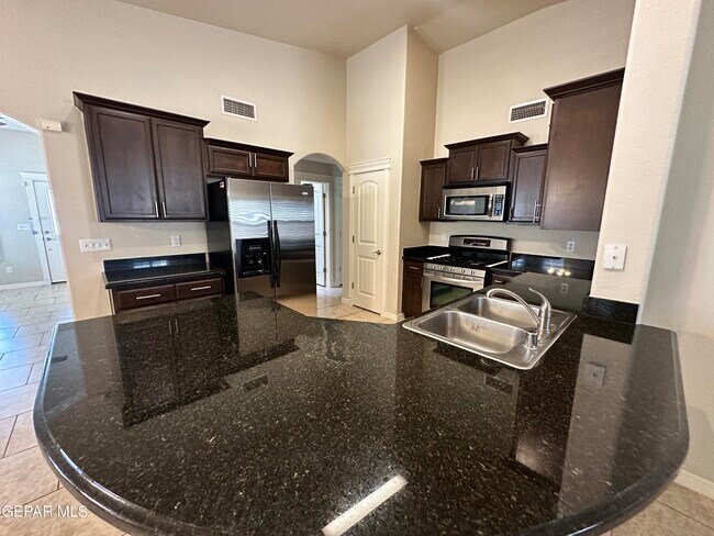 Foto del edificio - 5429 Francisco Roque Dr