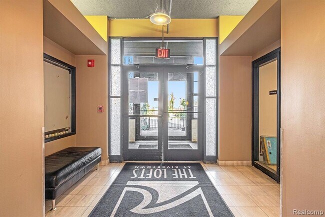 Foto del edificio - 6533 E Jefferson Ave