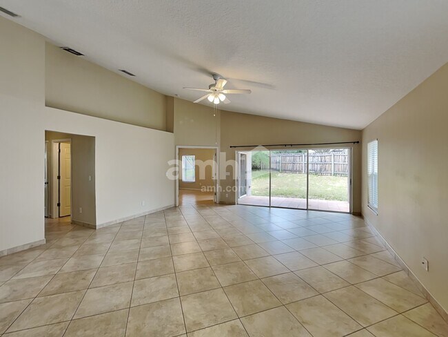 Building Photo - 3006 Summer Cruise Dr