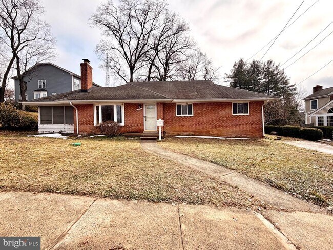 Foto del edificio - 2121 Patrick Henry Dr