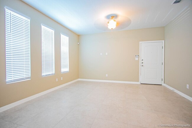 Building Photo - 3405 Sahara Dr