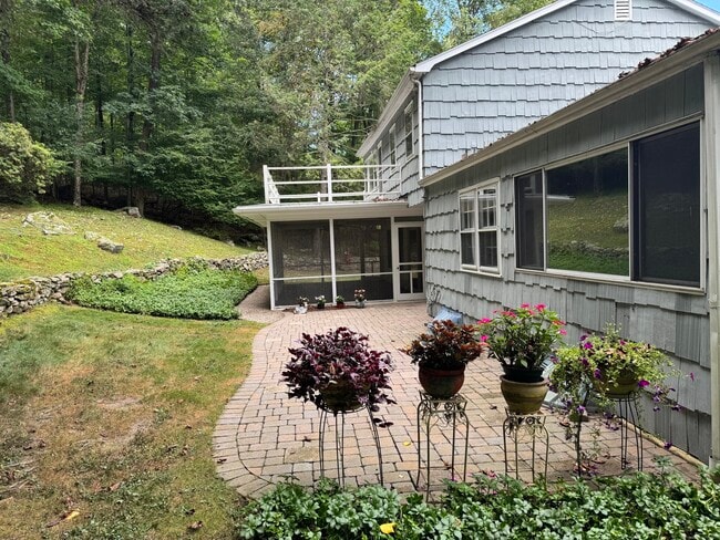 Building Photo - 6 Rivergate Woods