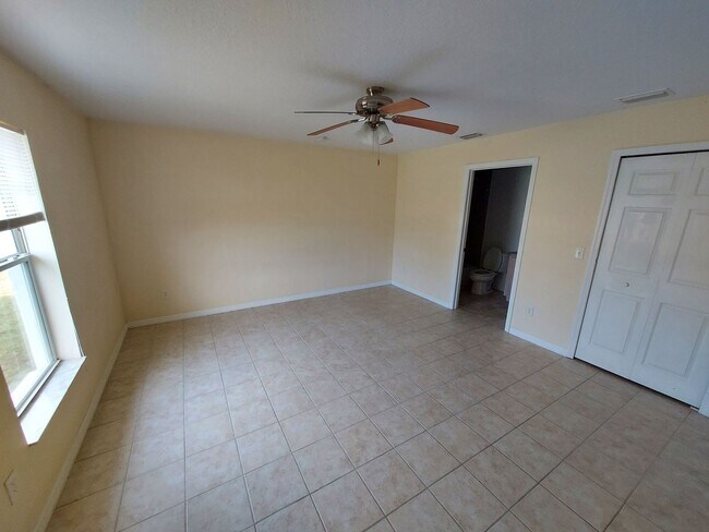 Foto del edificio - 130 Juniper Loop Cir