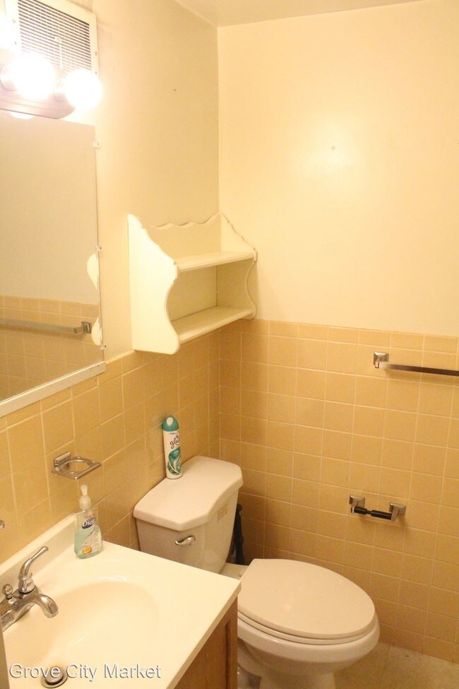 Foto del edificio - 632 W Poplar St