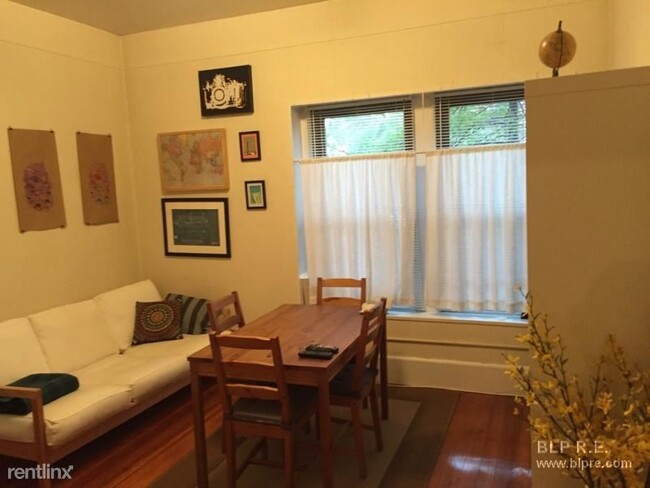 Foto del edificio - 1382 Beacon St