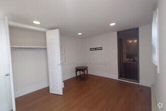 Building Photo - 18-33-33 26th Rd