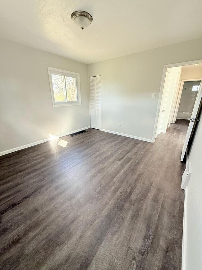 Foto del edificio - Great 4BR, 1 1/2BA Single Family Home in Penn Hills