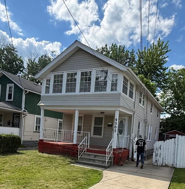 Building Photo - 9505 Sladden Ave