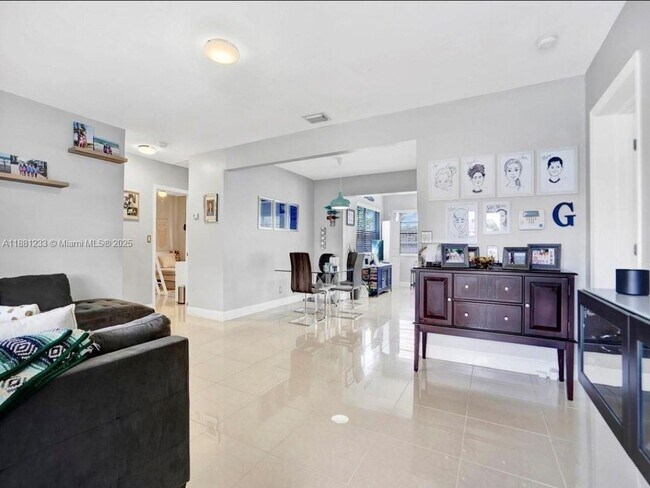 Foto del edificio - 6930 SW 12th St