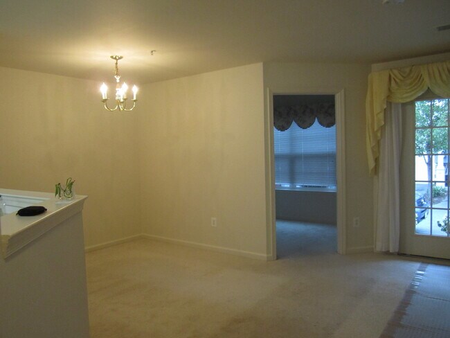 Foto del edificio - VERY WELL MAINTAINED CONDO