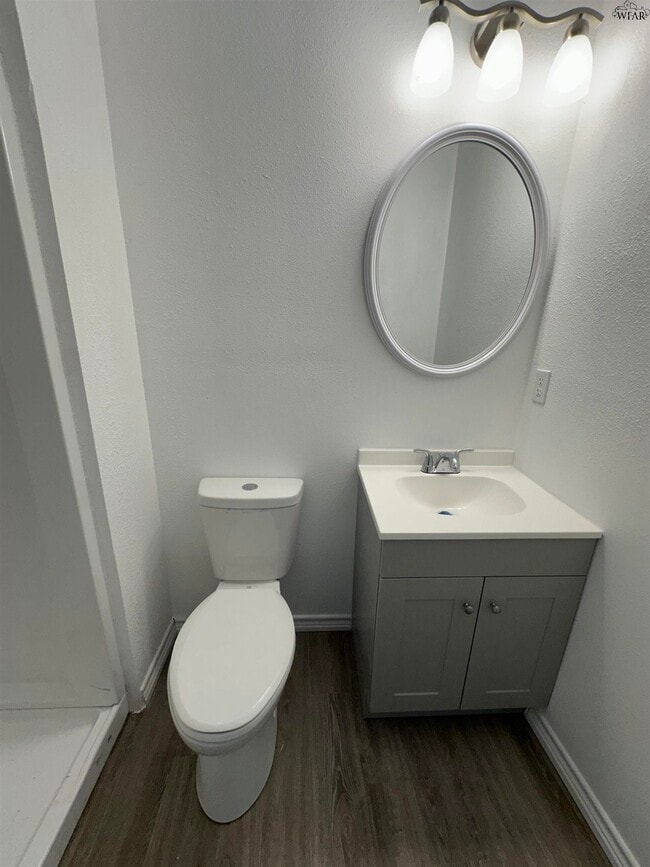 Building Photo - 1512 Kemp Blvd