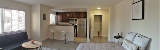 Building Photo - 10401 Wilshire