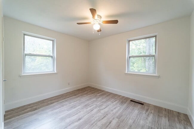 Building Photo - 434 3rd St SW