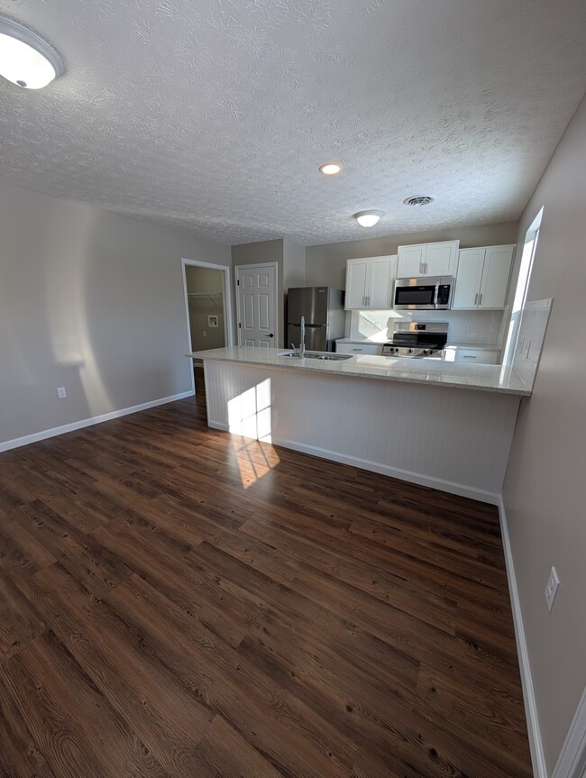 Kitchen - End Small Unit - The Fairway at Waters Edge