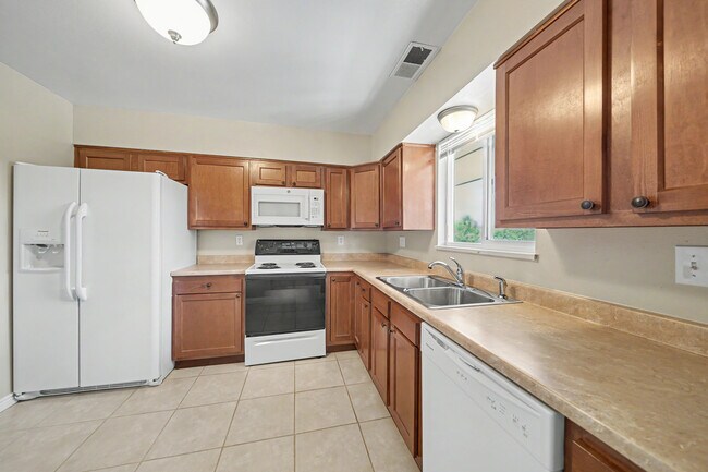 Building Photo - 1094 Westmoreland Rd