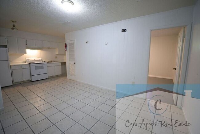 Building Photo - 1 bed / 1 bath apartment - $550