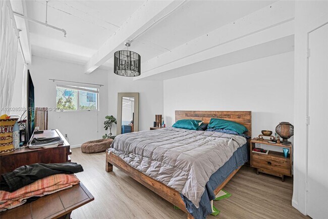 Foto del edificio - 7728 Collins Ave